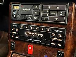 ETROSOUND-Radio in einem Mercedes – Youngtimer-Look mit moderner Funktion