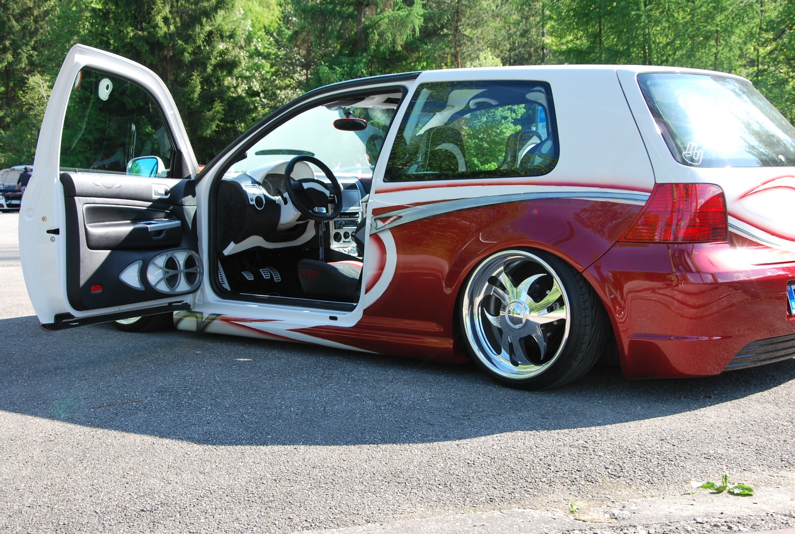 VW Golf Custom Showcar – aufwendiger Einbau von CSP